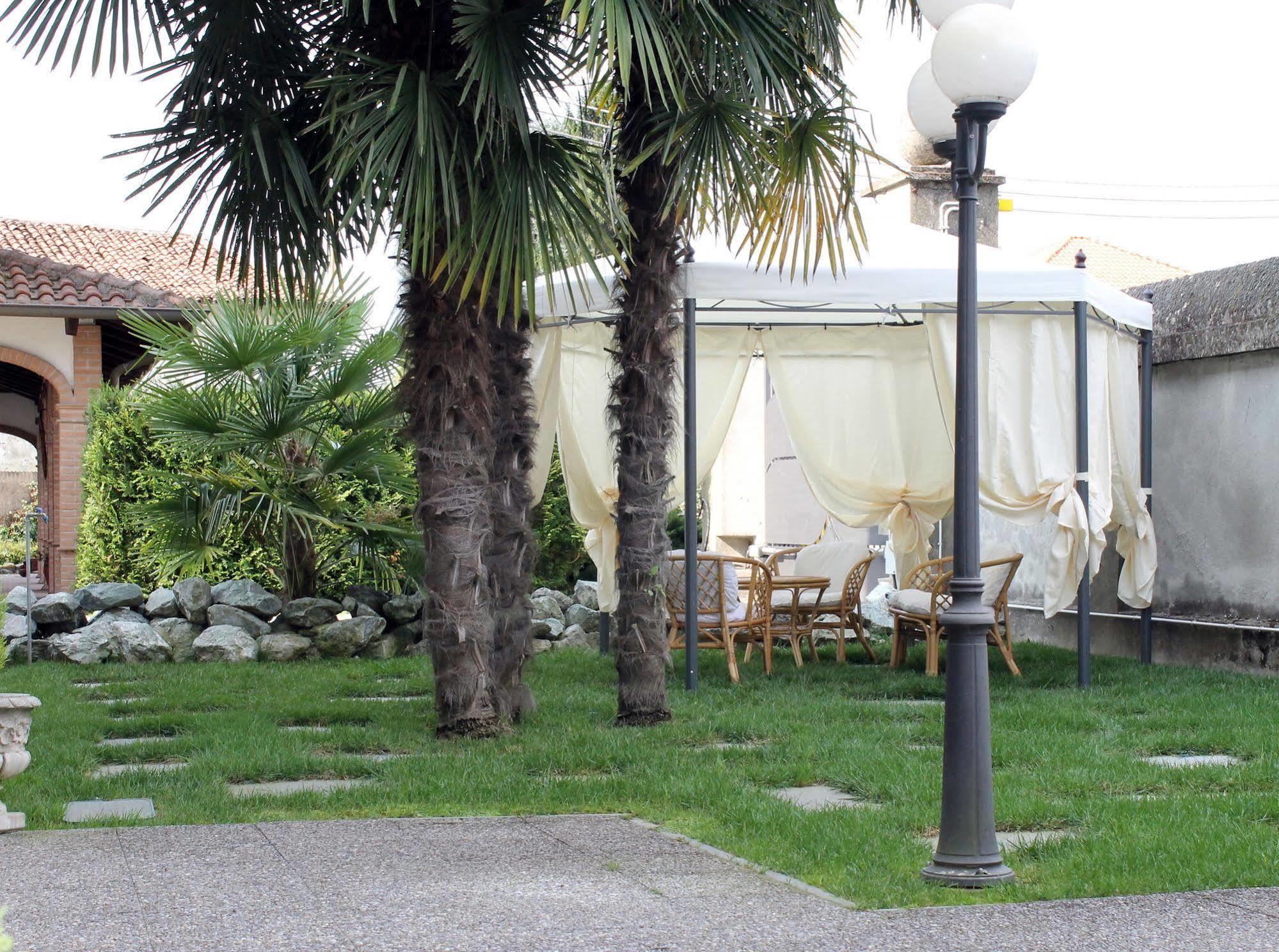 Hotel Ristorante La Torretta Bianze Exterior photo